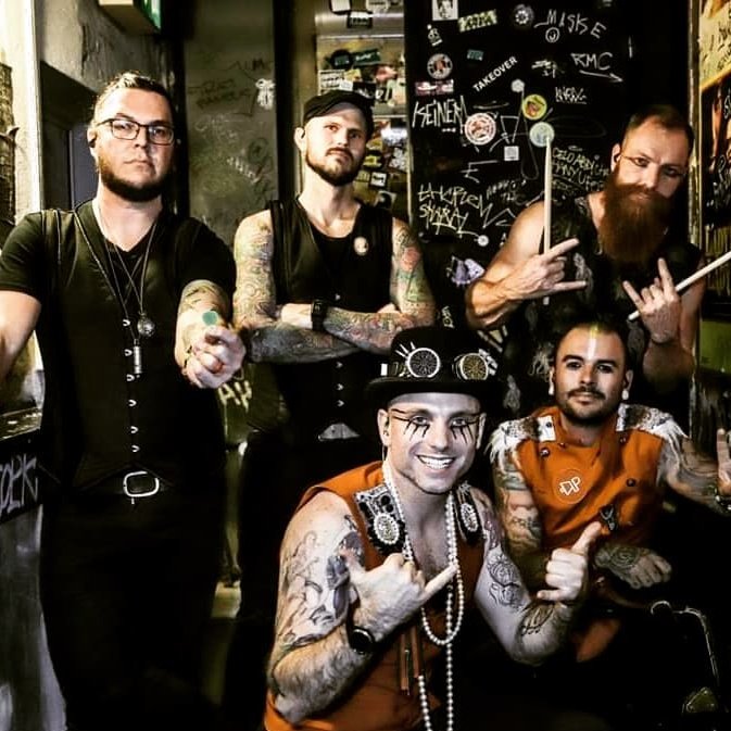 parlotones's tweet photo. You don't want to mess with these guys! https://t.co/3UU3G4K1to