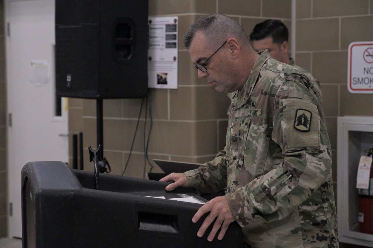 PedroArroyoJr's tweet photo. Chaplain (Maj) Derek M. Boucher, brigade chaplain with the 164th Air Defense Artillery Brigade, leads Soldiers in prayers closing the unit drill weekend. https://t.co/ISRsUFk6Uf