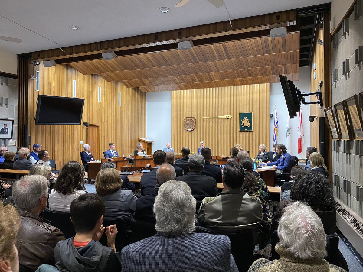 A special moment to be in the room yesterday, as the new #Saanich mayor and council were sworn in ✨