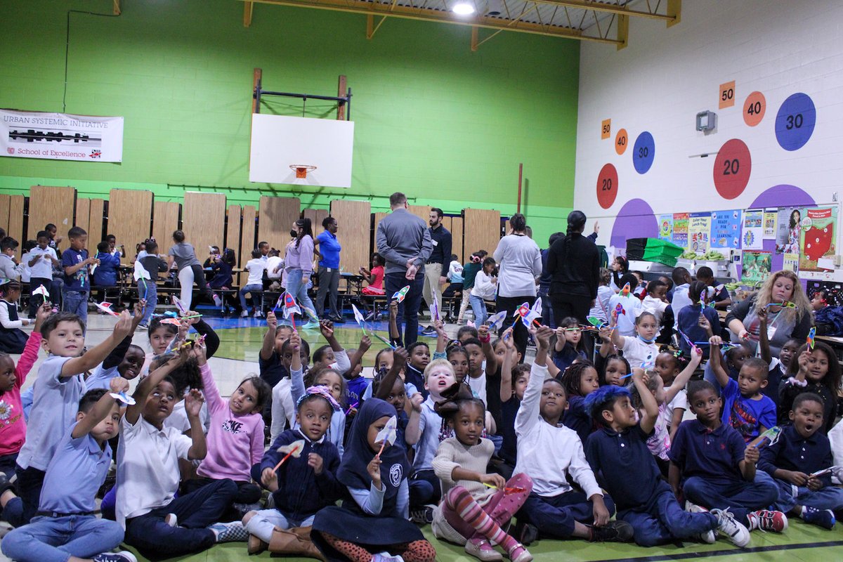 ColsCitySchools's tweet image. Drones flew, paper rocketships soared, and screams of excitement echoed throughout the Avalon gymnasium during a recent Drone Day. School Counselor Stacy Callahan coordinated activities focused on exposing students to STEM Education. #OurCCS

READ: bit.ly/3EgTgbz