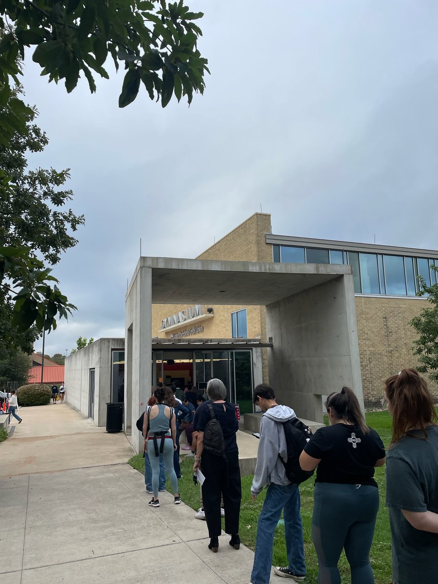 Young Texans are getting out to vote. Peep the line at St. Ed's