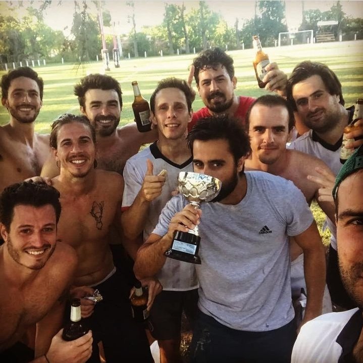 ............. tweet media