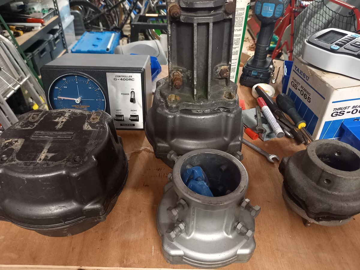 M0GIW's tweet photo. A few more #rotators to rescue and some #bearings too. #kenpro #yaesu #hamr if u have a rotator "under the bench" let me know :-) https://t.co/sRA3y7QCg5