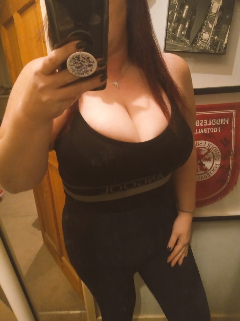 sazwelsh's tweet photo. Cheeky Tuesday night workout https://t.co/48Zz5FEsrP