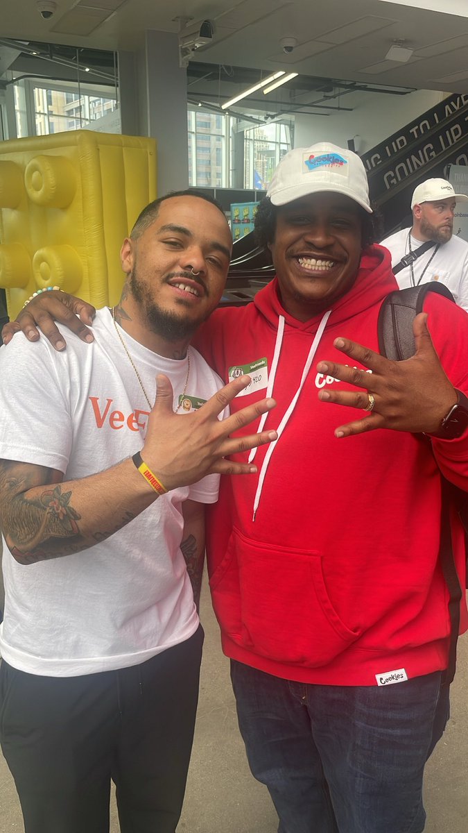 AjayFlemings's tweet photo. We coming baybeeee!!!!
#Dashop2Veecon 
The time has finally come🫱🏾‍🫲🏽
We’re going to be connecting, manifesting, and shilling love 💖 #Dabarbershop is a community of service and growth 🍃 
Come in and lighten that load💪🏾
@garyvee 
@adamripps 
@AfakasiBrand 
@Corso52 
@PhillyB420 https://t.co/pWUtKbme53