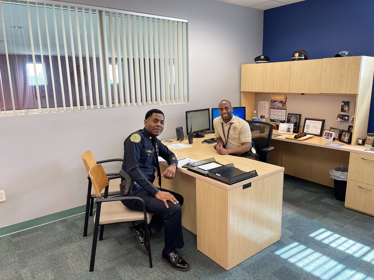 MGabrielMPD's tweet photo. Great collaborative meeting today with my counterpart in @MiamiDadePD Northside District. Looking at ways for both agencies to partner with each other to combat violent crime and keep the community safe. #OperationCollaboration #OperationCommunityShield @MiamiPD https://t.co/5UyqjYSZSA