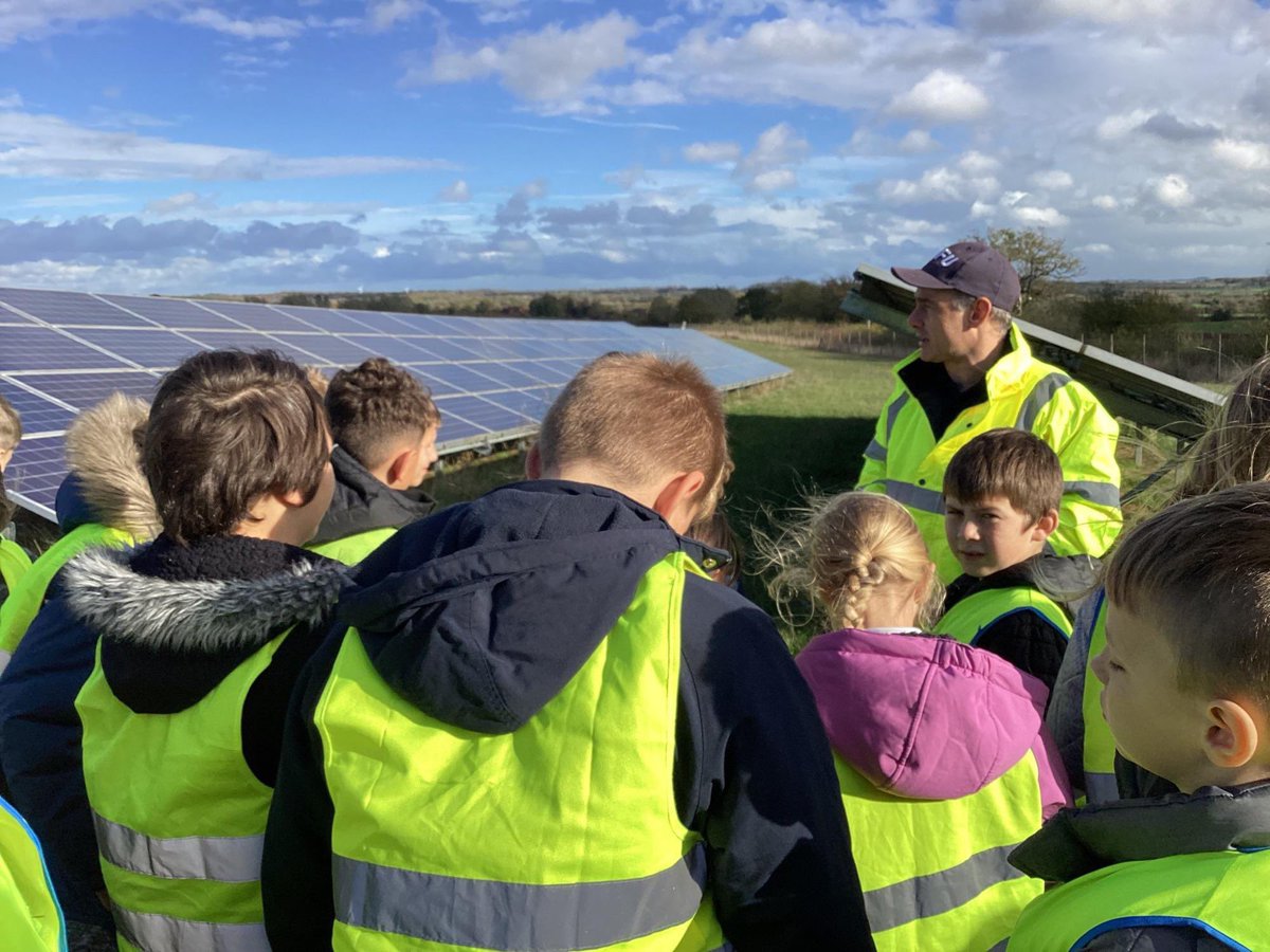 OakthorpeSchool's tweet photo. Pioneers had an incredible day today! Learning all about how solar panels work, how electricity works and more about sustainable energy. @Rise_MAT https://t.co/XGDfq0ZfJL