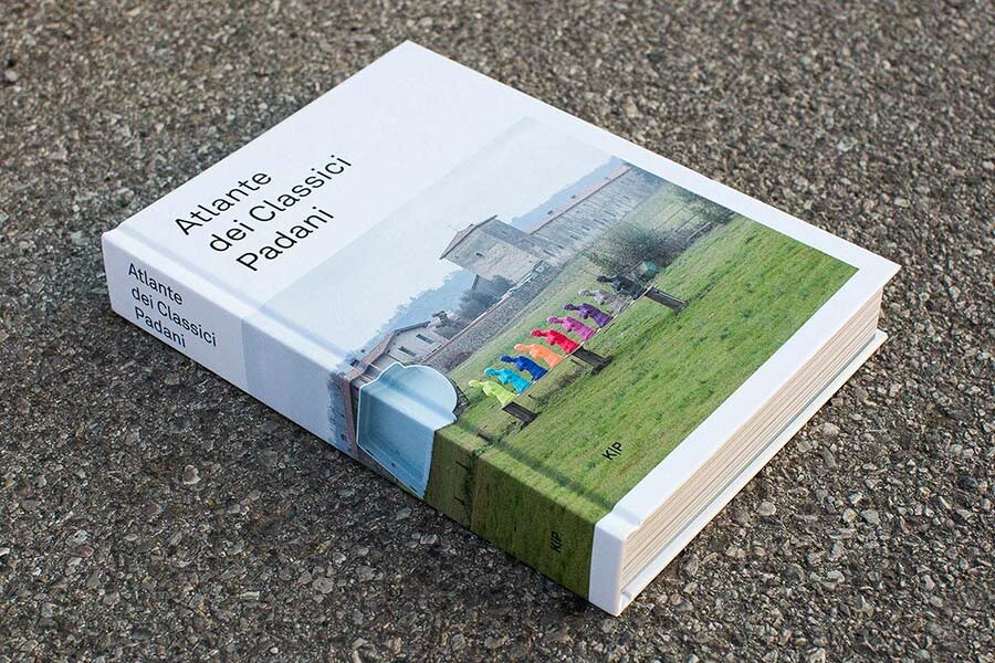 Ca_Gi's tweet photo. È venuto anche il momento di rispolverare l'Atlante dei Classici Padani, una guida agli elementi architettonici, viabilistici e culturali che fano della Padania... LA PADANIA!

Rotonde, centri commerciali abbandonati, cavalcavia, fabbriche con villetta… https://t.co/tC8rK9o2um https://t.co/LXjMmtwq7h