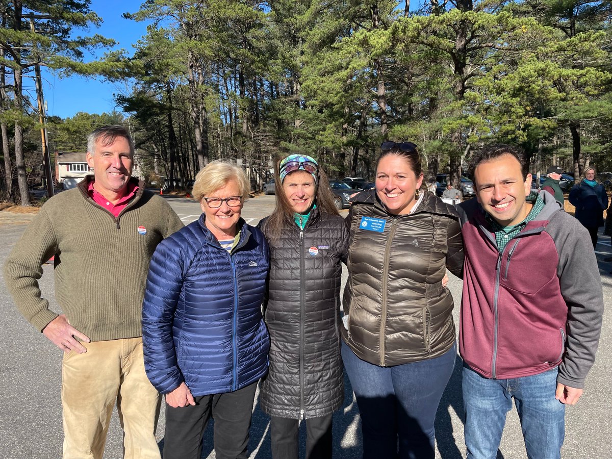 Great meeting up with voters, candidates and elected officials at the polls today in Brunswick, including Rep. Poppy Arford &amp; Town Councilors Abby King and @DanAnkeles (who is running for House District 100) #mepolitics