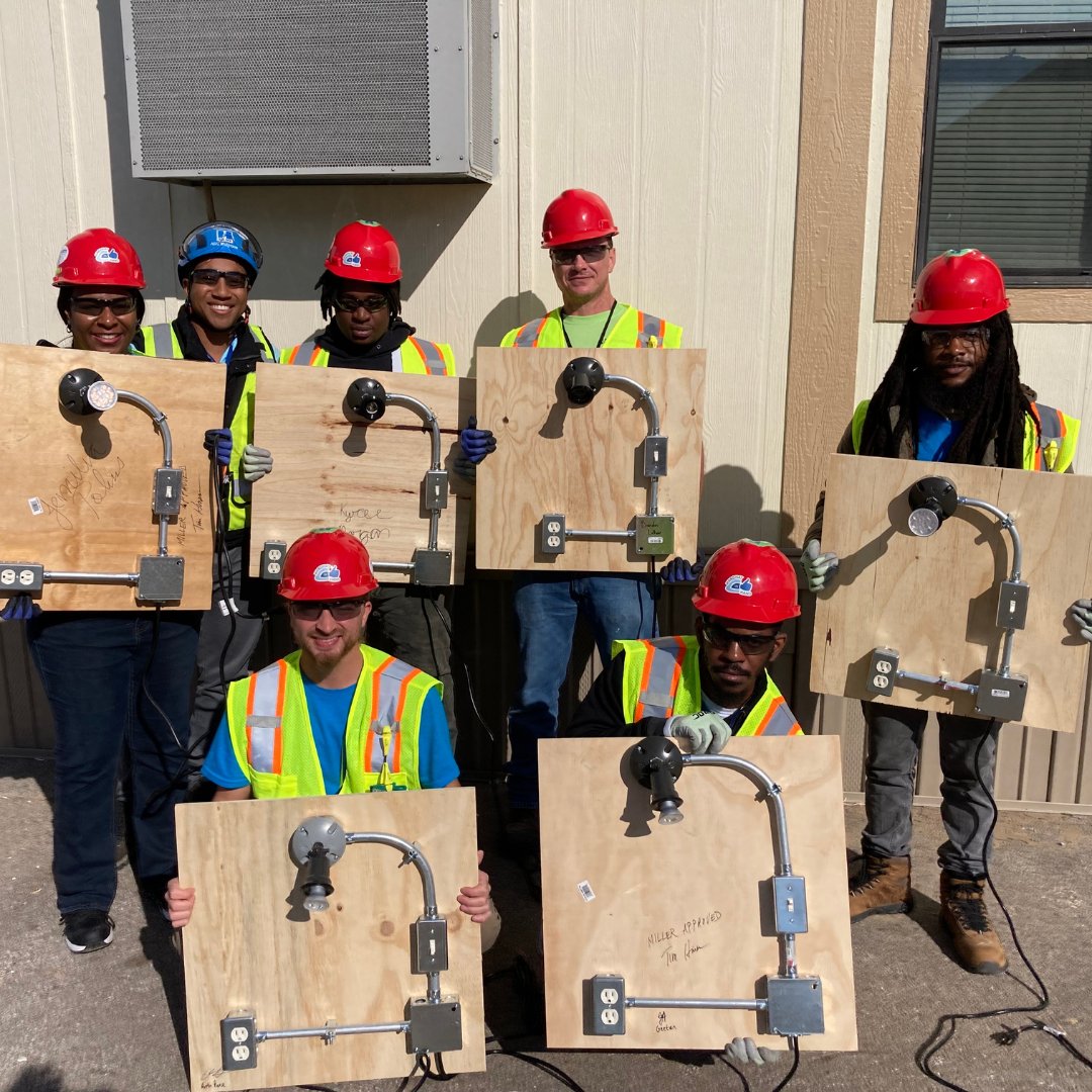 holderconstruct's tweet image. Huntsville... we have liftoff! Hardhat in Hand, our workforce development training program in partnership with @Meta, recently launched in Huntsville, AL. Six participants will spend the next eight weeks learning about construction, safety basics, meeting with mentors, and more.