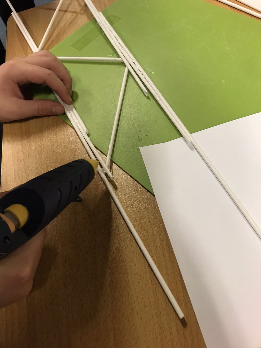DandT_FP2's tweet photo. Excellent teamwork Year 8! #railweek #STEMeducation competitive and creative solutions to the 40min challenge! 🌉 🚂 💡 https://t.co/WsVhPEzEaf