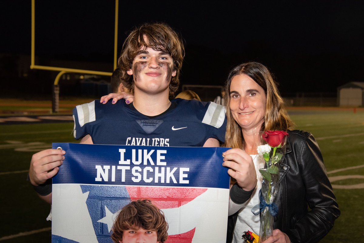 LukeNitschke72's tweet photo. Thank you Woodson Football for the best 4 years of my life. The brotherhood built will be something that I will never forget. Coaches, thank you for all that you have done and the time you spent on me and the program. I am blessed to have played 4 years as a Cavalier. 
72 out🖤💙 https://t.co/asqCjFcXq6