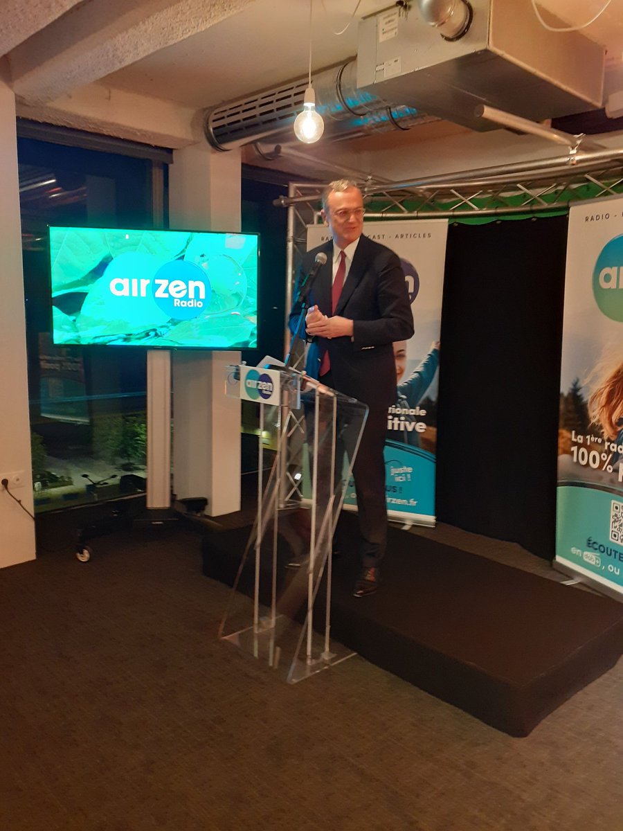 Arcom_Bordeaux's tweet photo. La journée de @romaistre et de la délégation de l'@Arcom_fr se termine à @AirZenRadio pour l'inauguration des studios bordelais de cette radio nationale sur le #DABplus https://t.co/Oux0fs7iDK