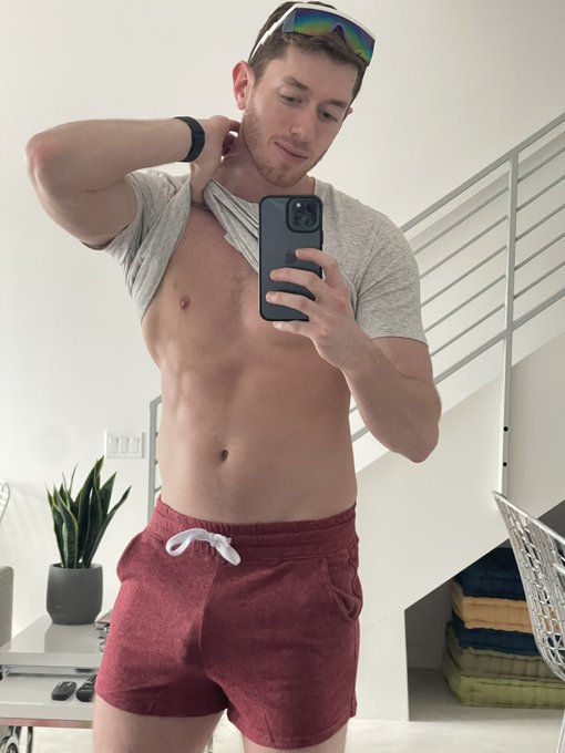 Ab check before lunch 🥙 https://t.co/pdr83zr5Jj