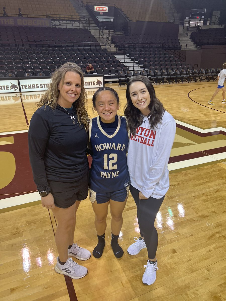 Cougarettebball's tweet image. Loved getting to watch former Cougarette @e_skolaut play at the next level and score her first points as a college athlete. We are proud of you❗️👏🏻