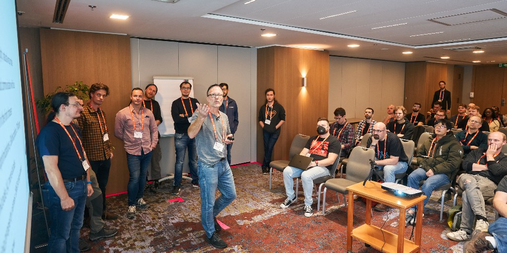 🎉 Day 2/3 of #UbuntuSummit Prague was filled with amazing sessions, phenomenal speakers and hands-on workshops throughout the day.

Coming together and collaborating brings us closer to the future of #OpenSource with #Linux and #Ubuntu, inclusive of all methods of contribution.