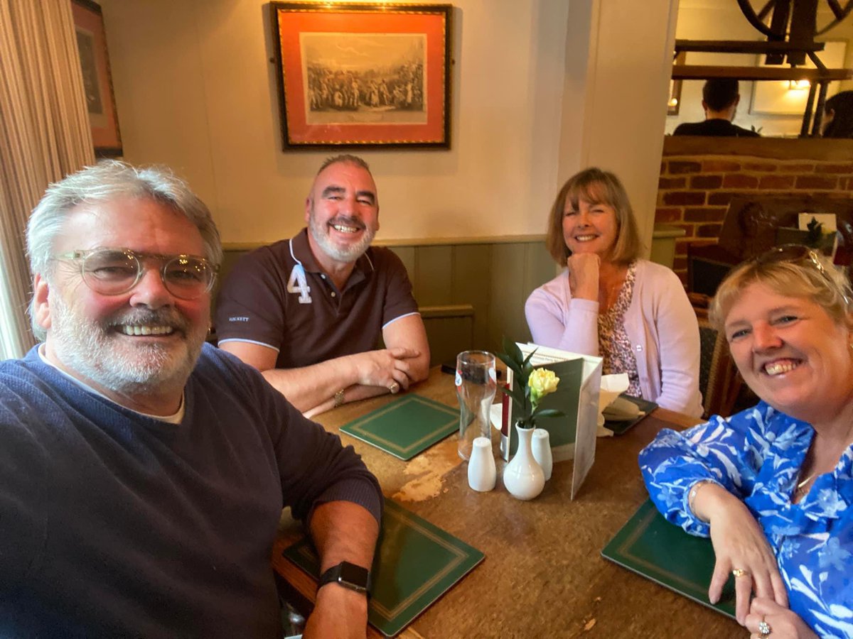mikeygreen68's tweet photo. A lovely afternoon lunch 🍺🥂🍝with my Cousin Mick and his wife Jan at the #WalnutTreePub #Runcton #Chichester #FamilyTime #CatchUp #HusbandAndWifeTime #GoodTimes #Blessed #Grateful #PreciousTimes #LovinLife #LivinLife #OneLife #LivinOurBestLife #LivinTheDream ❤️❤️🙏🙏 https://t.co/bPYnHfW50J