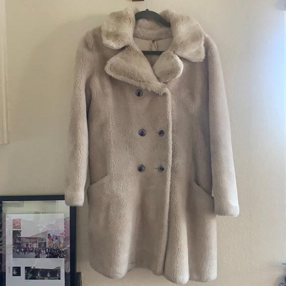 ColombianaStyle's tweet photo. So good I had to share! Check out all the items I'm loving on @Poshmarkapp #poshmark #fashion #style #shopmycloset #dubrowskyandjoseph #dresscodela #amylynn: https://t.co/1KTFivgowb https://t.co/Zvdf0vUyck