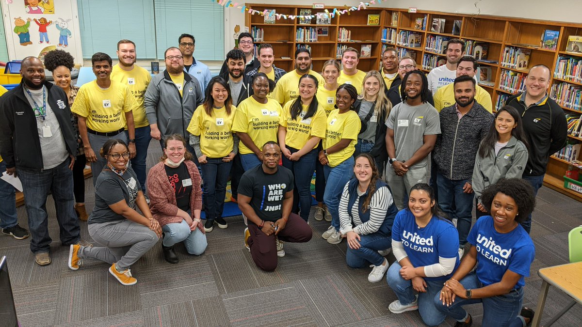 Thank you to the <a href="/ey_us/">EY US</a> volunteers who spent last Friday <a href="/jnb_eagles/">JNB_Eagles</a> as part of #EYConnectDay!
Over 35 volunteers spent time building a spirit store, refreshing a library, building a Maker Space, facilitating <a href="/BoldIdeaInc/">Bold Idea</a>'s "Coding Club" &amp; tutoring students.

#ccd2023 #u2lccd