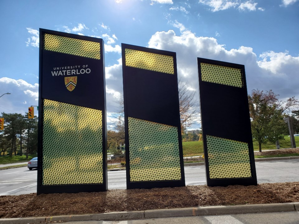 NEW: The University of Waterloo is mandating masks indoors for the rest of the academic term, a move that will go into effect as of Nov. 9.

"If you are not sure what to do: wear a mask."
toronto.citynews.ca/2022/11/08/uni…