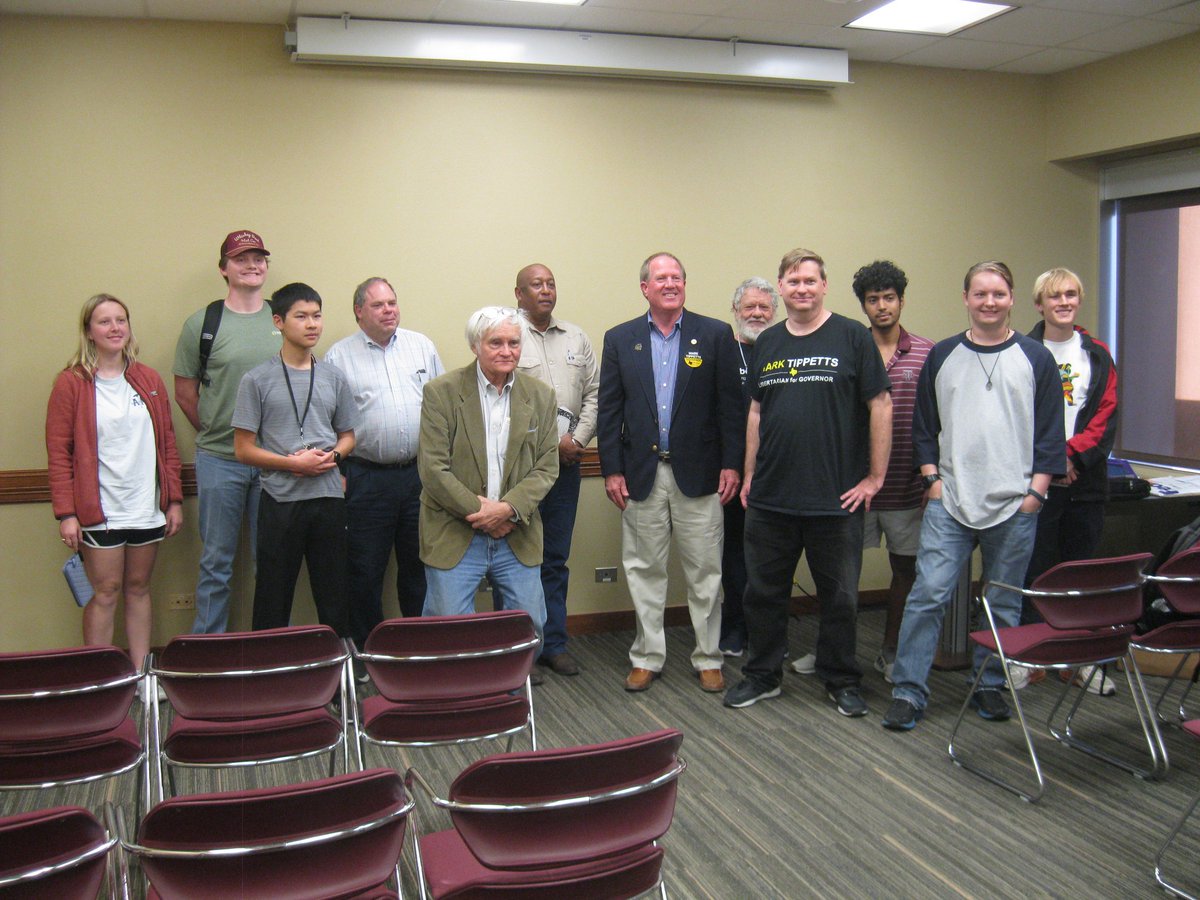 Mark4Gov's tweet photo. I very much enjoyed my visits to Bryan and @TAMU . @brazoslp @TamuLiberty let's get out the #Libertarian vote in Brazos County!
#ElectionDay #Election2022 #Mark4Gov #Texas #TxGov #VoteGold https://t.co/v3G8hKQ6v3