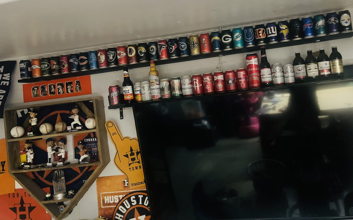 bert3capistran's tweet photo. @budweiserusa @astros @MLB @budweiserusa That would look nice with the rest of my collection. https://t.co/OLyTsaduPq