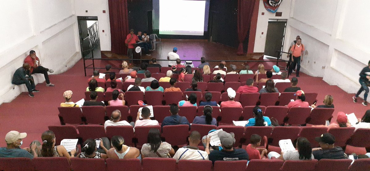 PsuvSimonB_Mir's tweet photo. Reunión informativa para la renovación del Partido Socialista Unido de Venezuela que será realizada este sábado 12 de noviembre en cada #UBCH https://t.co/619SfBiwwy