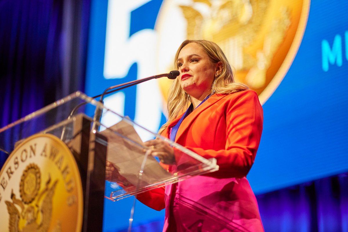 SC_HTTF's tweet image. Kat Wehunt, received the Jacqueline Kennedy Onassis award for Outstanding Public Service Benefiting a local community. Kat is the Founder and Executive Director of The Formation Project, a survivor-led nonprofit that provides direct services to survivors of human trafficking.