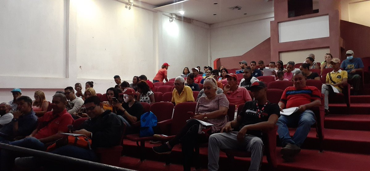PsuvSimonB_Mir's tweet photo. Reunión informativa para la renovación del Partido Socialista Unido de Venezuela que será realizada este sábado 12 de noviembre en cada #UBCH https://t.co/619SfBiwwy