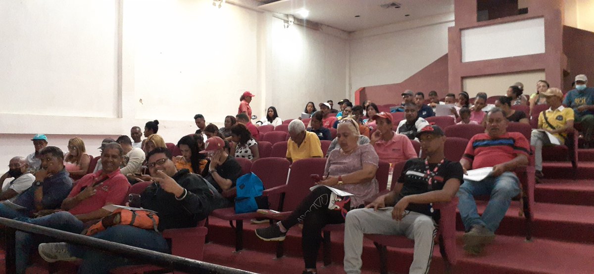 PsuvSimonB_Mir's tweet photo. Reunión informativa para la renovación del Partido Socialista Unido de Venezuela que será realizada este sábado 12 de noviembre en cada #UBCH https://t.co/619SfBiwwy