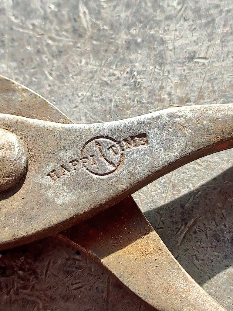 DSmasne's tweet photo. >>>---> Deep cleaning my shop & found these stash behind one of the tool boxes anybody ever remember this company.... #FarmShopDailyNews #AgTwitter #ToolTimeTuesday https://t.co/nhxsrV8kxU