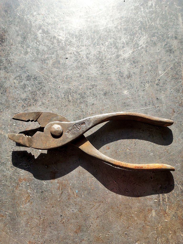 DSmasne's tweet photo. >>>---> Deep cleaning my shop & found these stash behind one of the tool boxes anybody ever remember this company.... #FarmShopDailyNews #AgTwitter #ToolTimeTuesday https://t.co/nhxsrV8kxU