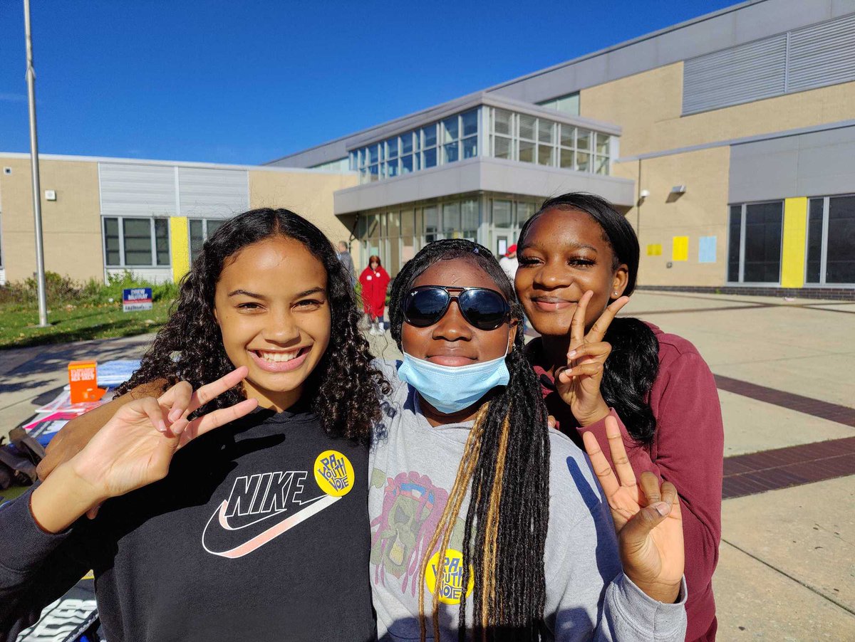 Philadelphia teens at Abraham Lincoln High School in Mayfair are on a mission to make voting a bit more fun — even though some of them aren’t old enough to vote yet.

via <a href="/theElizabethEst/">Elizabeth Estrada</a> + <a href="/petercrimmins/">Peter Crimmins</a> 

More → bit.ly/3Tky2xE

#Election2022