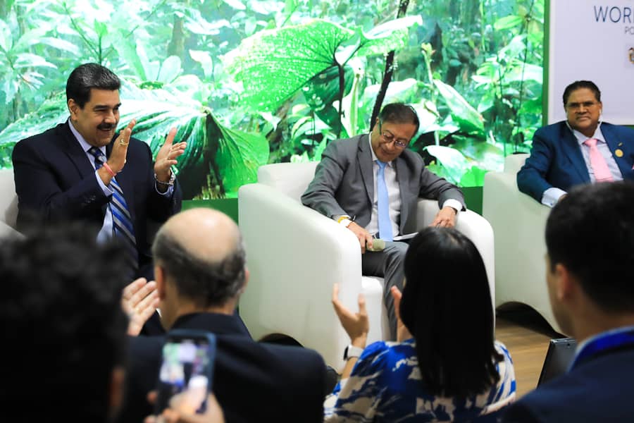 mirelct's tweet photo. El Pdte. @NicolasMaduro, sostuvo Diálogo Regional de Alto Nivel sobre la “Amazonía como pilar de Equilibrio Climático y de la Vida” junto a los Pdtes. @petrogustavo de Colombia y @CSantokhi de Surinam, comprometidos por el rescate de La Amazonia.

#CambiemosElSistema #COP27 https://t.co/Mht55tduw2