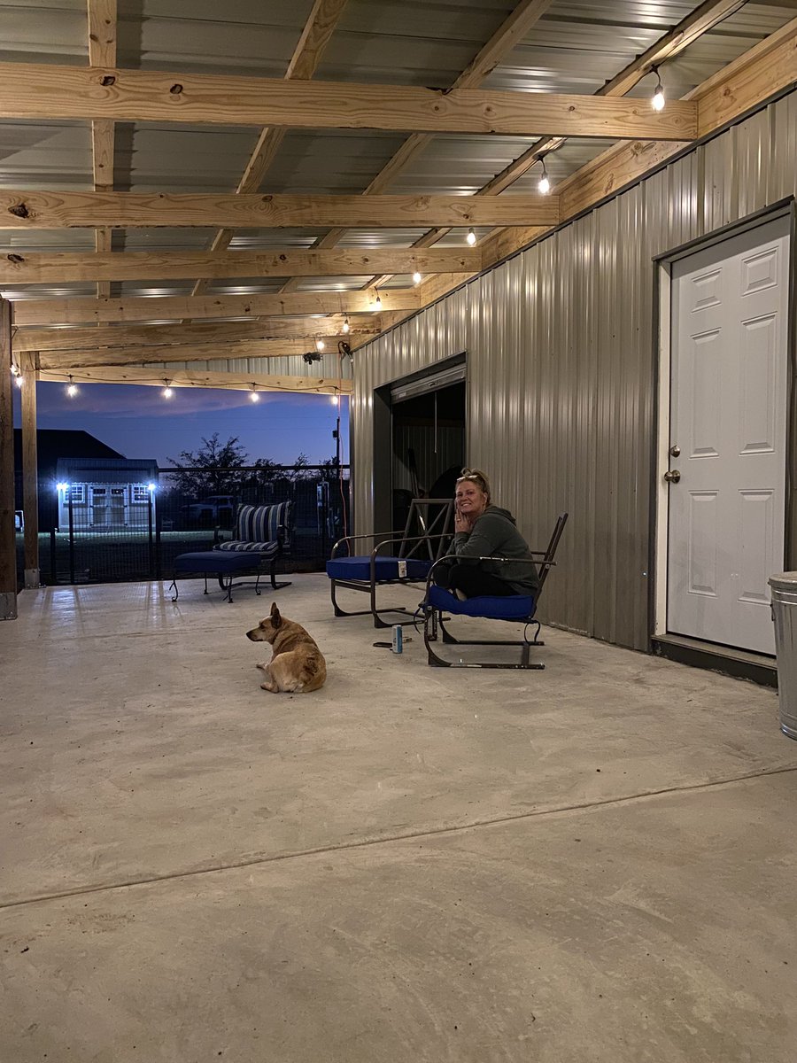 TXbarnbuilder's tweet photo. Ready to go. Nice lights. #redhealer #australiancattledog #polebarns #countrylife https://t.co/9ookpyMtQu
