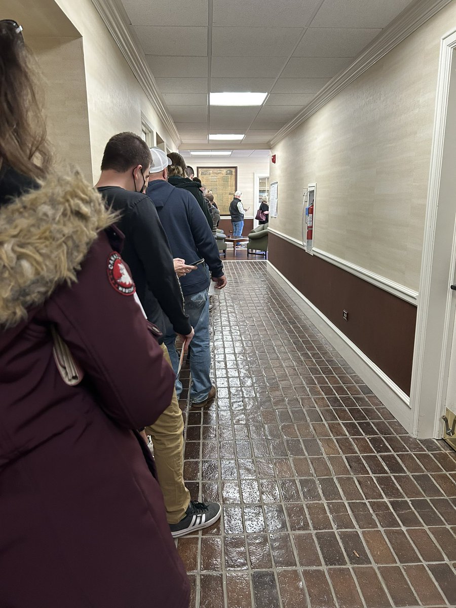 TheBurkeSage's tweet photo. A welcome sight… I’ll gladly wait to cast my vote! #votinglines #myrightyourright #makeadifference https://t.co/Tp0QUEKQvI