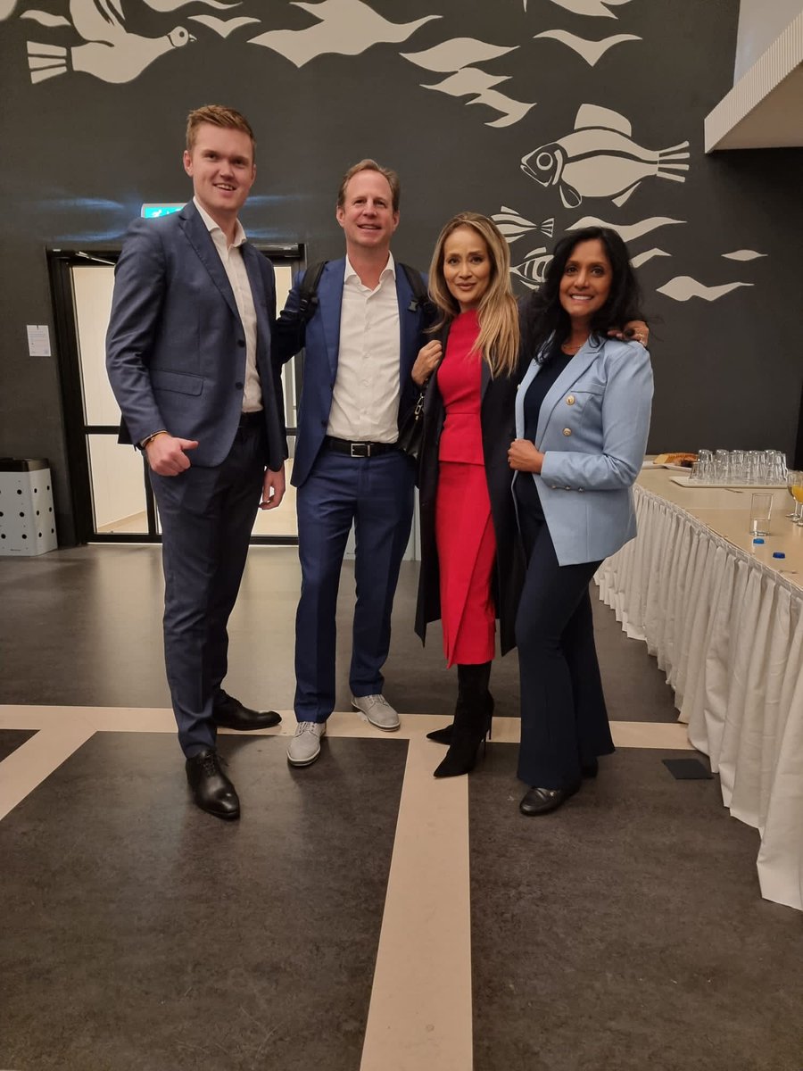 DialogueTrainer (@dialoguetrainer) on Twitter photo DialogueTrainer denkt mee over financiering voor ondernemers in Nederland! Frank van der Meulen, CCO van DialogueTrainer was te gast bij @MinisterieEZK samen met 70 andere ondernemers en Micky Adriaansens <a href="/MinisterEZK/">Minister EZ</a>. #ondernemers #MickyAdriaansens #DialogueTrainer DialogueTrainer denkt mee over financiering voor ondernemers in Nederland! Frank van der Meulen, CCO van DialogueTrainer was te gast bij @MinisterieEZK samen met 70 andere ondernemers en Micky Adriaansens <a href="/MinisterEZK/">Minister EZ</a>. #ondernemers #MickyAdriaansens #DialogueTrainer