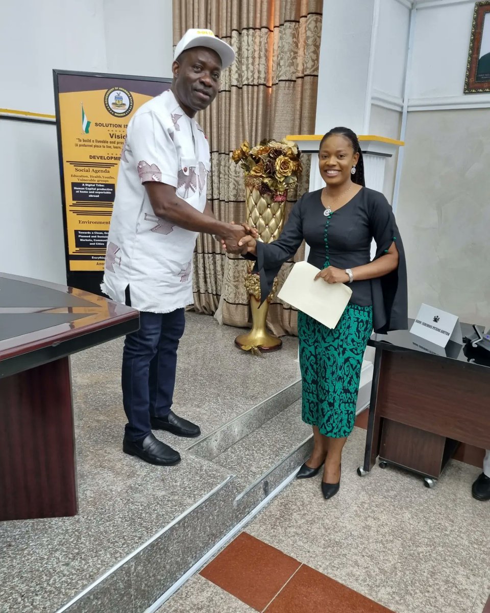 Chinweokoli's tweet photo. Yesterday, I was welcomed by the Governor of Anambra State, Professor @CCSoludo, to his Team as his Special Adviser on Innovation and Business Incubation.
...#Thread
#ANSG #anambrastate #soludosolution #soludozie #futuregains #chinweokoli #innovation #businessincubation https://t.co/euUGIJiiF5