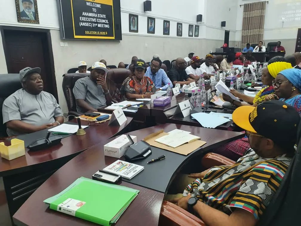 Chinweokoli's tweet photo. Yesterday, I was welcomed by the Governor of Anambra State, Professor @CCSoludo, to his Team as his Special Adviser on Innovation and Business Incubation.
...#Thread
#ANSG #anambrastate #soludosolution #soludozie #futuregains #chinweokoli #innovation #businessincubation https://t.co/euUGIJiiF5