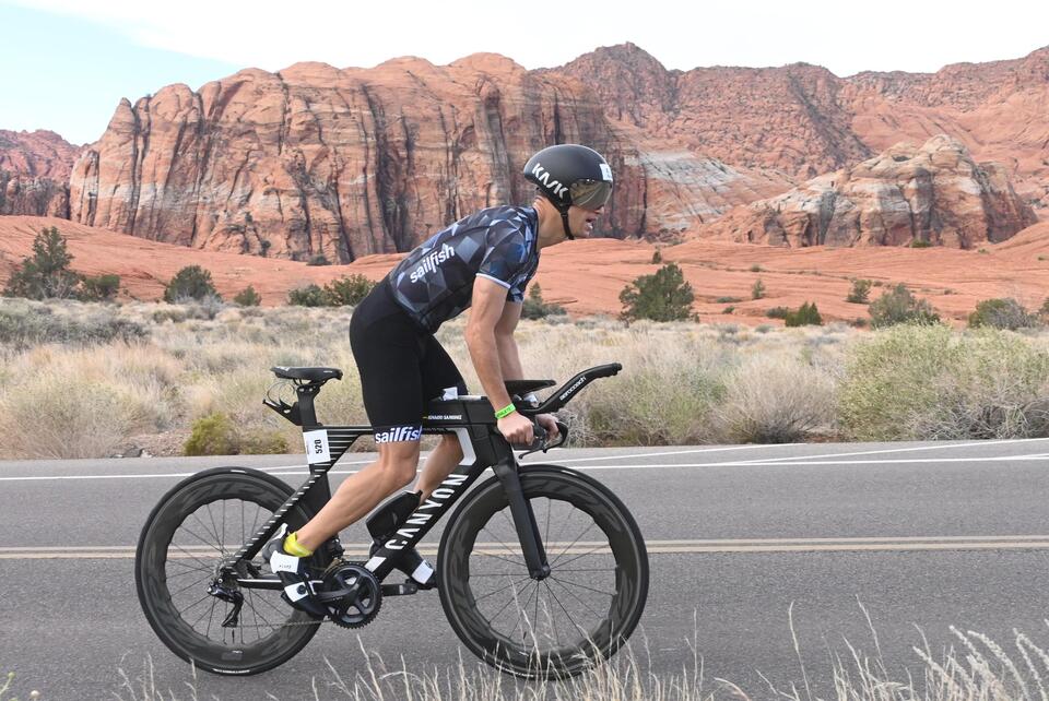 IgnacioS1979's tweet photo. Campeonato del Mundo IronMan St George 2022. COMPETIR con los mejores del mundo ERA un sueño. Ya no. Todavía me dura la sonrisa. No sé cuánto aguantaré sin competir de nuevo ... 😝😜 https://t.co/aKswxOifmo