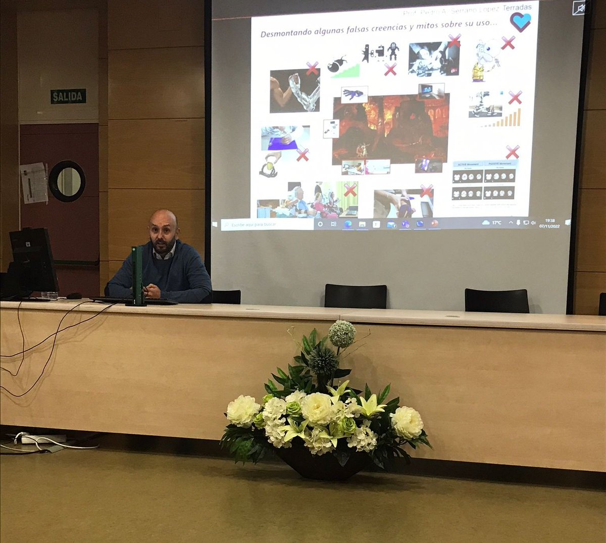 pedrselo's tweet photo. Ayer inauguramos la IX°Ed del postgrado en robótica y realidad virtual (ETNB) en @FacSalud_UCLM. Un placer para mi invitar a reflexionar sobre el uso basado en la evidencia de estas técnicas VR disponibles a nuestro alcance. Gracias Begoña, Ana Casado, @rh_marta y @ToJbernal. https://t.co/gs7n5xQWOW