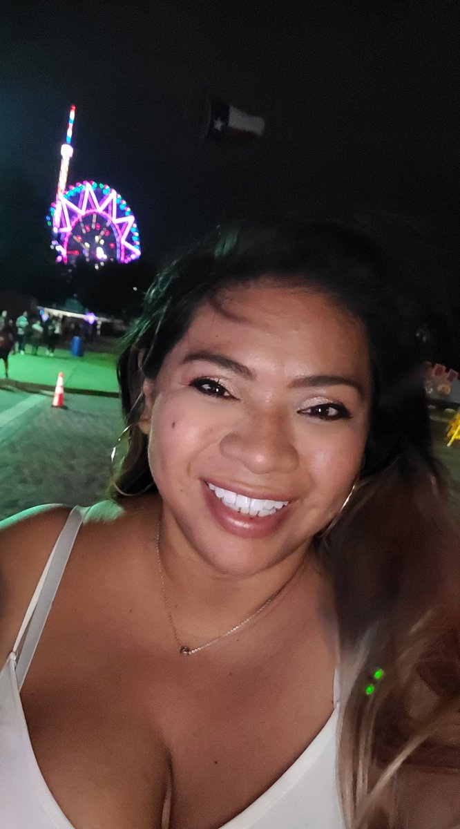 slothmonkey1010's tweet photo. What a fun day!!🎡���🌭🥨🍗🍻🎡🎠❤️ @StateFairOfTX https://t.co/2pDRk4ttMR