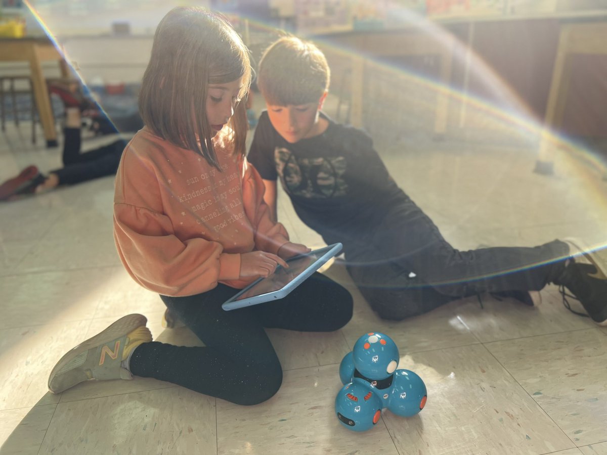 MrsCodyer's tweet photo. Second graders are learning how to block code using the Dash robot. Such  great teamwork! #dash #technology #gdrsdchat  #code https://t.co/Vo1VoFlRfc