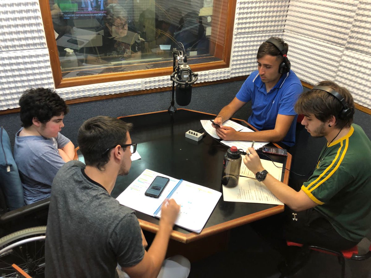 TYPcursos's tweet photo. Hoy fue la última práctica del año 🥹

Los alumnos debieron realizar un programa de radio con toda la información del Mundial #Qatar2022 🇶🇦🏆

Cronistas de las 32 selecciones, curiosidades, entrevistas en vivo, móviles, estadísticas y más en dos horas de programa! https://t.co/1lcVPKZQiv