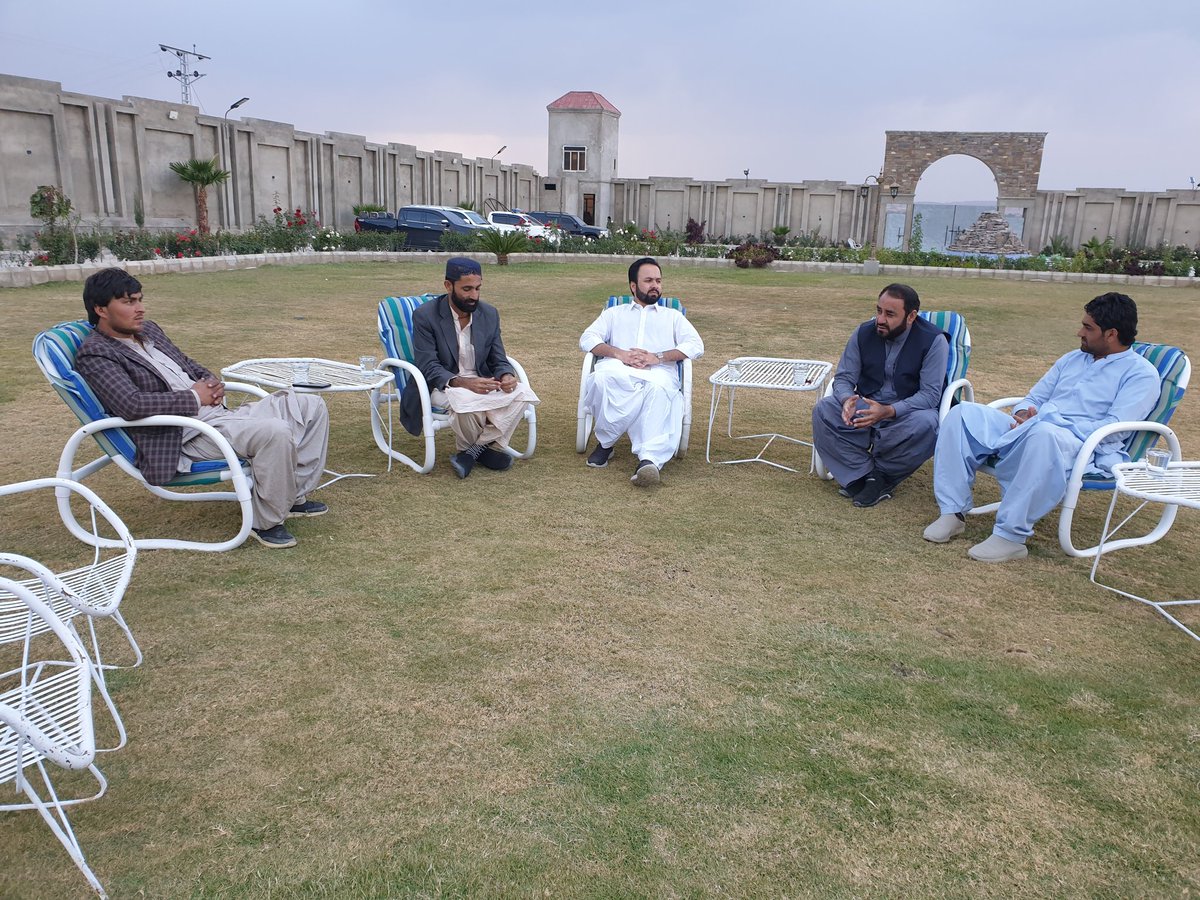 Arif1Sadar's tweet photo. آج کچلاک کاکڑ فام ہاوس میں
وزیراعلی بلوچستان کے سابق کواڈنٹیر بلال خان کاکڑ کے ساتھ ایک قبائلی موزو پر ملک رمضان راحت زئی ۔انجمن صدر مسلم باغ محمد عارف کاکڑ ۔عصمت اللہ کاکڑ ۔آمین اللہ صاحبزادہ نے ملاقات کیا https://t.co/488GV1TRvd