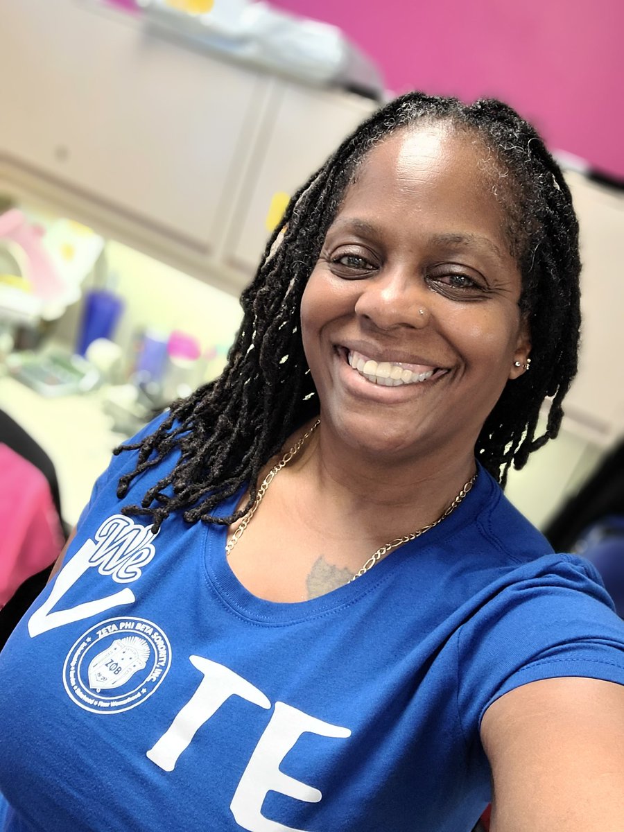 BlueLove_1920's tweet photo. Election Day Vibes #TeamBeto #BetoForTexas #BetoForGovernor2022 #BetoForABetterTexas #ZetasVote #ZetasEngaged https://t.co/ouuKMMrWFY