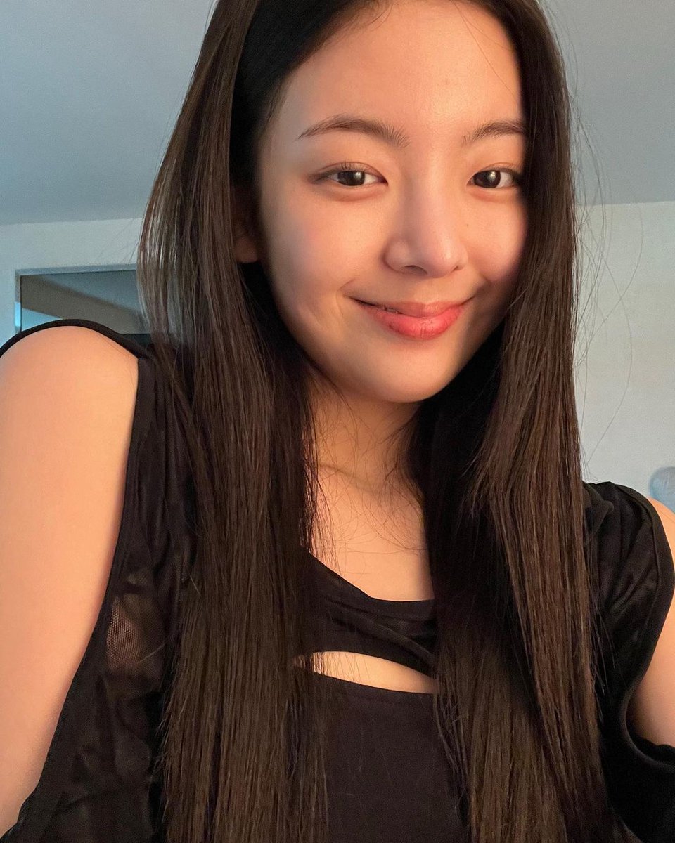 lia pics tweet media
