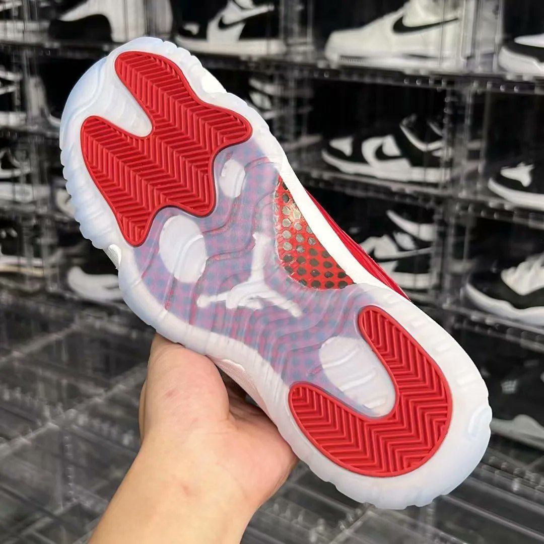 JustFreshKicks's tweet photo. Air Jordan 11 Retro “Cherry” 🍒

📅 December 10th https://t.co/eoCTDewcON