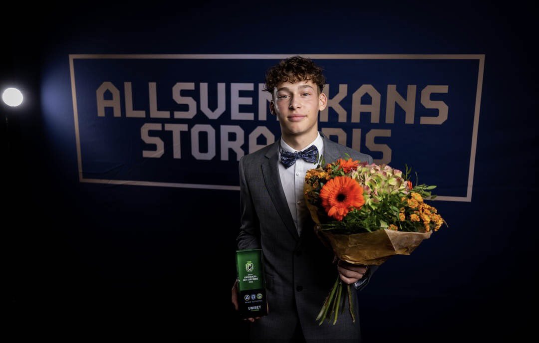 🥇  Årets Unicoachmittfältare 2022, Victor Andersson! Stort grattis!