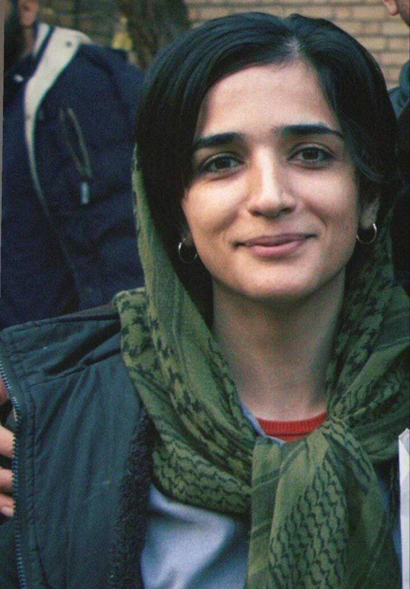 La vie de Leila Hossein Zadeh est en danger à la prison de Chiraz. En grève de la faim, elle n’est plus soignée depuis qu’elle refuse de porter le hijab au sein de la prison.
« Il n'y a pas de frontière entre la rue et la prison pour la résistance» <a href="/jamal_ameli/">جمال عاملی</a> 
#لیلا_حسین‌_زاده